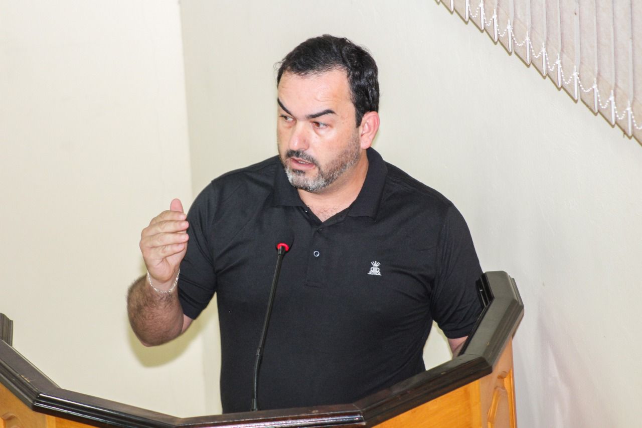 Ricardo dos Santos solicita faixa elevada em frente á Escola Afonso Bedinot 