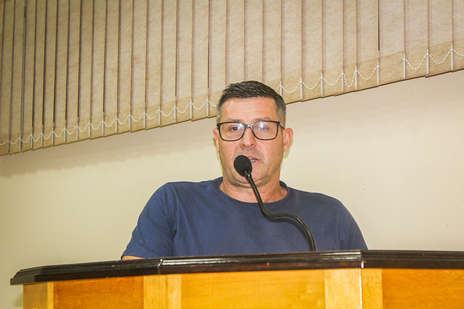 Vereador César solicita iluminação pública